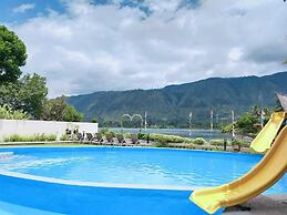 Zoe's Paradise Waterfront Hotel