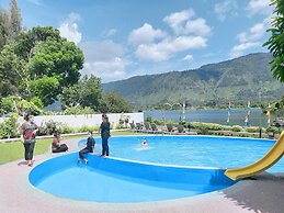 Zoe's Paradise Waterfront Hotel