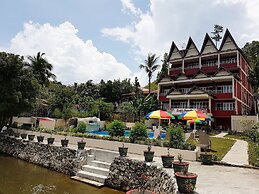 Zoe's Paradise Waterfront Hotel