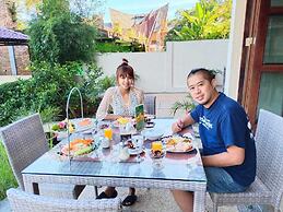 Zoe's Paradise Waterfront Hotel