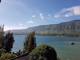 Zoe's Paradise Waterfront Hotel