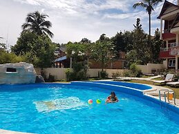 Zoe's Paradise Waterfront Hotel