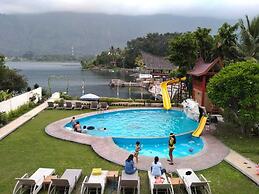 Zoe's Paradise Waterfront Hotel