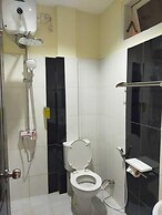 Zoe's Paradise Waterfront Hotel