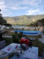 Zoe's Paradise Waterfront Hotel