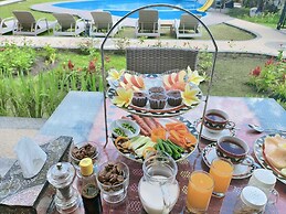 Zoe's Paradise Waterfront Hotel