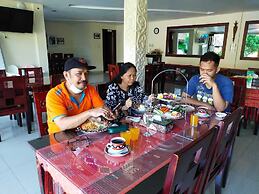 Zoe's Paradise Waterfront Hotel