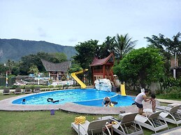 Zoe's Paradise Waterfront Hotel