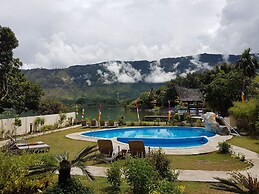 Zoe's Paradise Waterfront Hotel