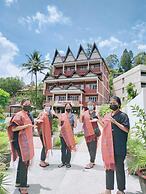 Zoe's Paradise Waterfront Hotel