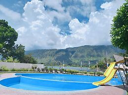 Zoe's Paradise Waterfront Hotel