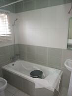 Orchid Suite & Apartment