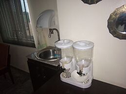 Orchid Suite & Apartment