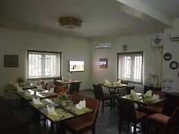 Orchid Suite & Apartment