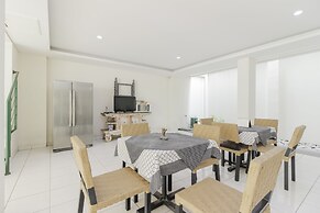 RedDoorz near Pancoran