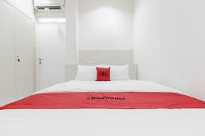 RedDoorz near Pancoran