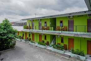 RedDoorz @ Jalan Parangtritis