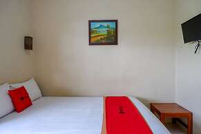 RedDoorz @ Jalan Parangtritis