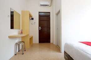 RedDoorz near Akademi Kepolisian Semarang