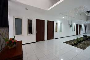 RedDoorz near Plaza Simpang Lima