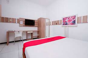 RedDoorz near Plaza Simpang Lima