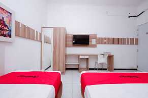 RedDoorz near Plaza Simpang Lima