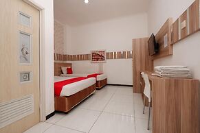 RedDoorz near Plaza Simpang Lima
