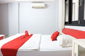 RedDoorz near Gia Dinh Church