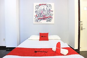 RedDoorz near Gia Dinh Church