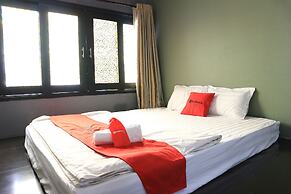 RedDoorz near Gia Dinh Church