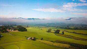 Mr. Charles Riverview Lodge