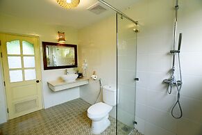 Mr. Charles Riverview Lodge