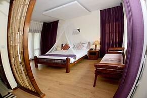 Mr. Charles Riverview Lodge