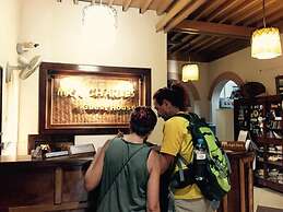 Mr. Charles Guest House - Hostel