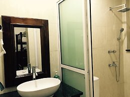 Mr. Charles Guest House - Hostel