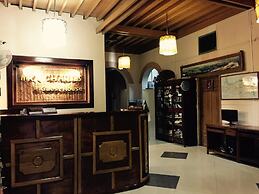 Mr. Charles Guest House - Hostel