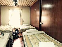 Mr. Charles Guest House - Hostel