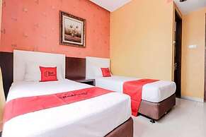 RedDoorz Near Pasar Pagi Cirebon