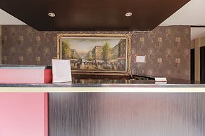 RedDoorz Near Pasar Pagi Cirebon