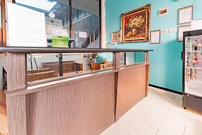 RedDoorz Near Kejaksan Station Cirebon