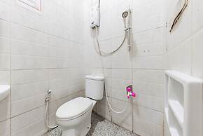 RedDoorz Near Kejaksan Station Cirebon