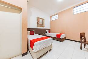 RedDoorz Near Kejaksan Station Cirebon