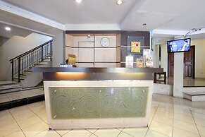 RedDoorz Plus @ Singosari Raya