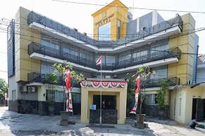 RedDoorz Plus @ Singosari Raya