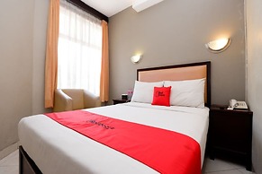 RedDoorz Plus @ Singosari Raya