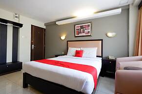 RedDoorz Plus @ Singosari Raya