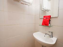 RedDoorz Plus @ Singosari Raya