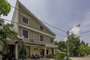 RedDoorz Plus near Lippo Cikarang Mall