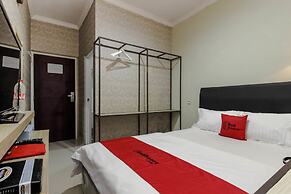 RedDoorz Plus near Lippo Cikarang Mall