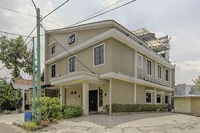 RedDoorz Plus near Lippo Cikarang Mall